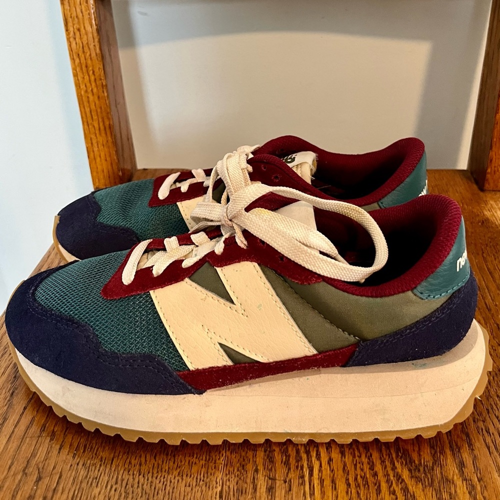 New Balance 237
